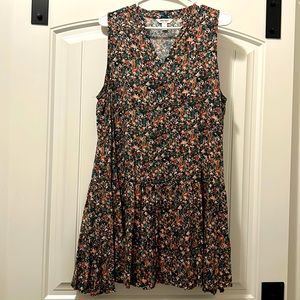 XL floral dress with ruffles pleated hemline.  Perfect for Spring and Summer!